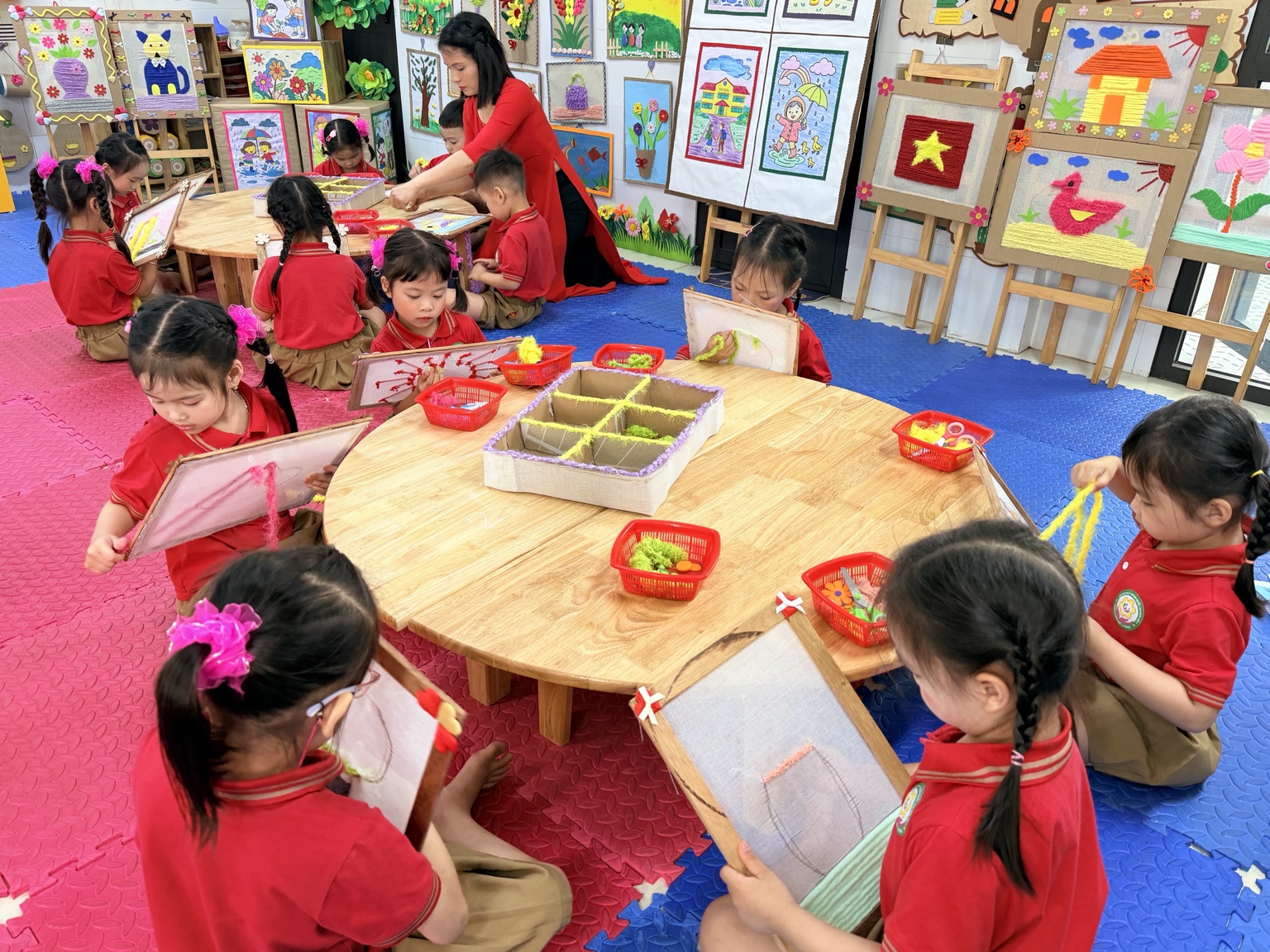 XÃ TRẦN PHÚ TỔ CHỨC HỘI NGHỊ TẬP HUẤN BỒI DƯỠNGNGHIỆP VỤ CHUYÊN ĐỀ “PHÁT TRIỂN THẨM MỸCHO TRẺ MẦM NON” NĂM HỌC 2025–2026- Ảnh 1.