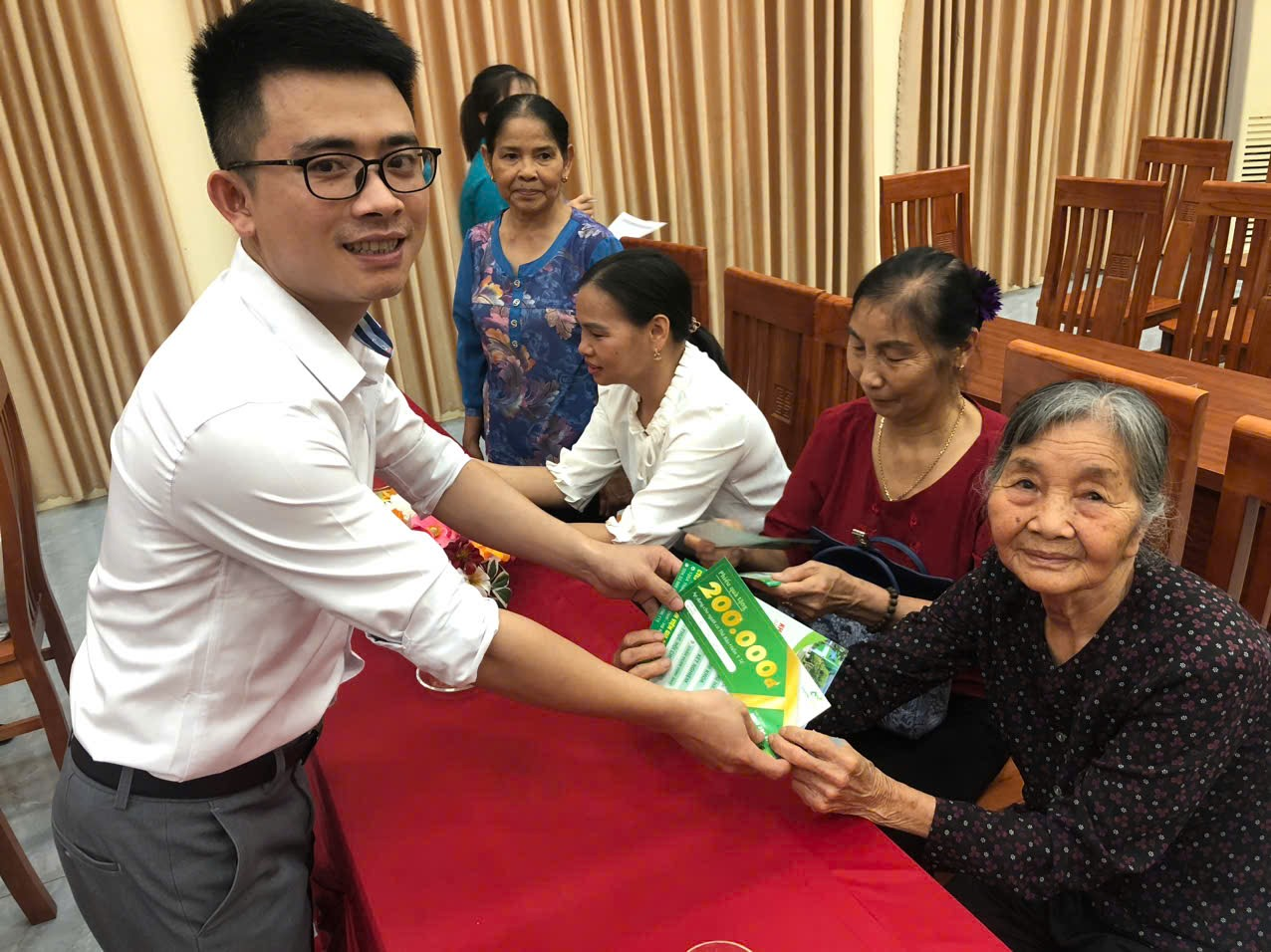 Hội LHPN xã Hồng Sơn phối hợp phòng khám Favina tổ chức tư vấn chăm sóc sức khoẻ cộng đồng- Ảnh 2.