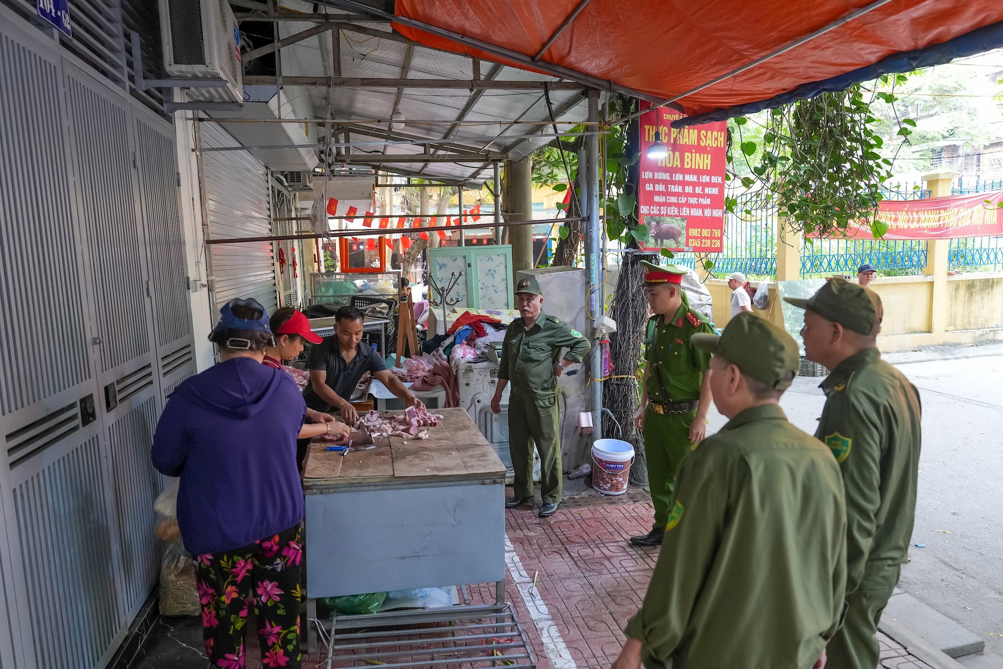 Phường Ngọc Hà quyết liệt, đồng bộ lập lại trật tự đô thị- Ảnh 2.