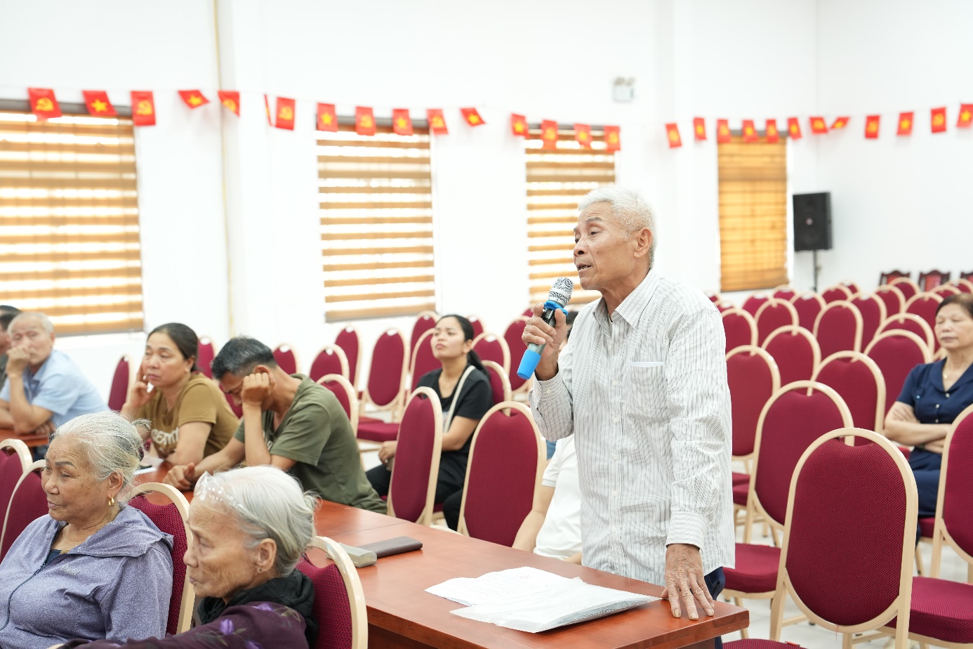 Ảnh có chứa trang phục, người, phụ nữ, Mặt người  Nội dung do AI tạo ra có thể không chính xác.