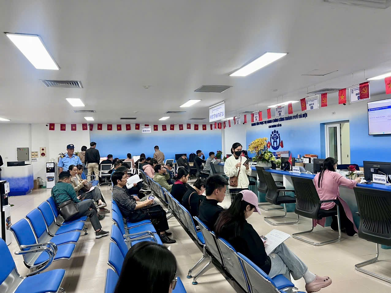 Đẩy mạnh phân cấp, ủy quyền: Hà Nội yêu cầu công khai, minh bạch và nâng cao hiệu quả thực thi- Ảnh 1.