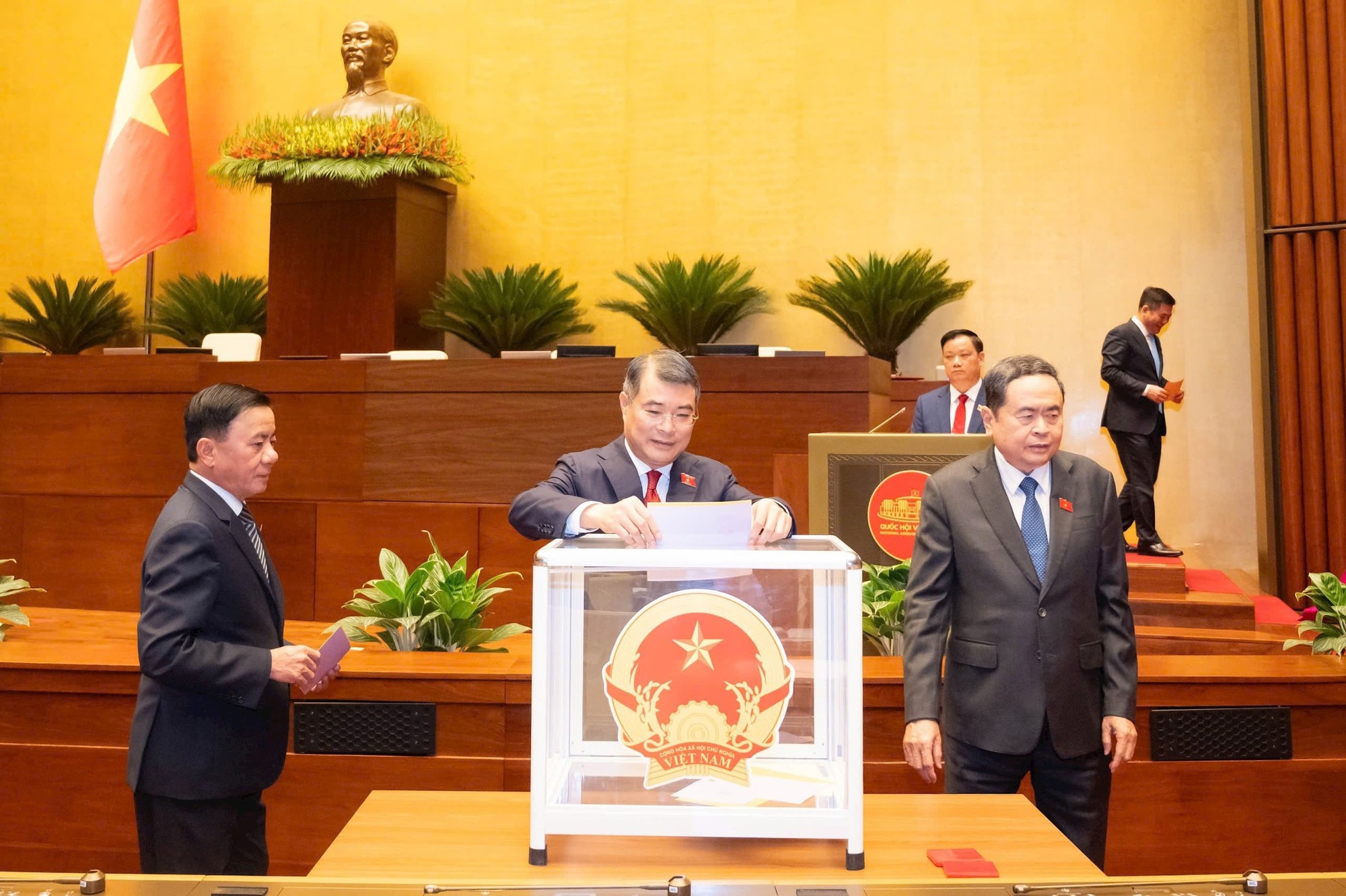 Đồng chí Lê Minh Hưng được bầu giữ chức Thủ tướng Chính phủ nhiệm kỳ 2026 - 2031- Ảnh 3.