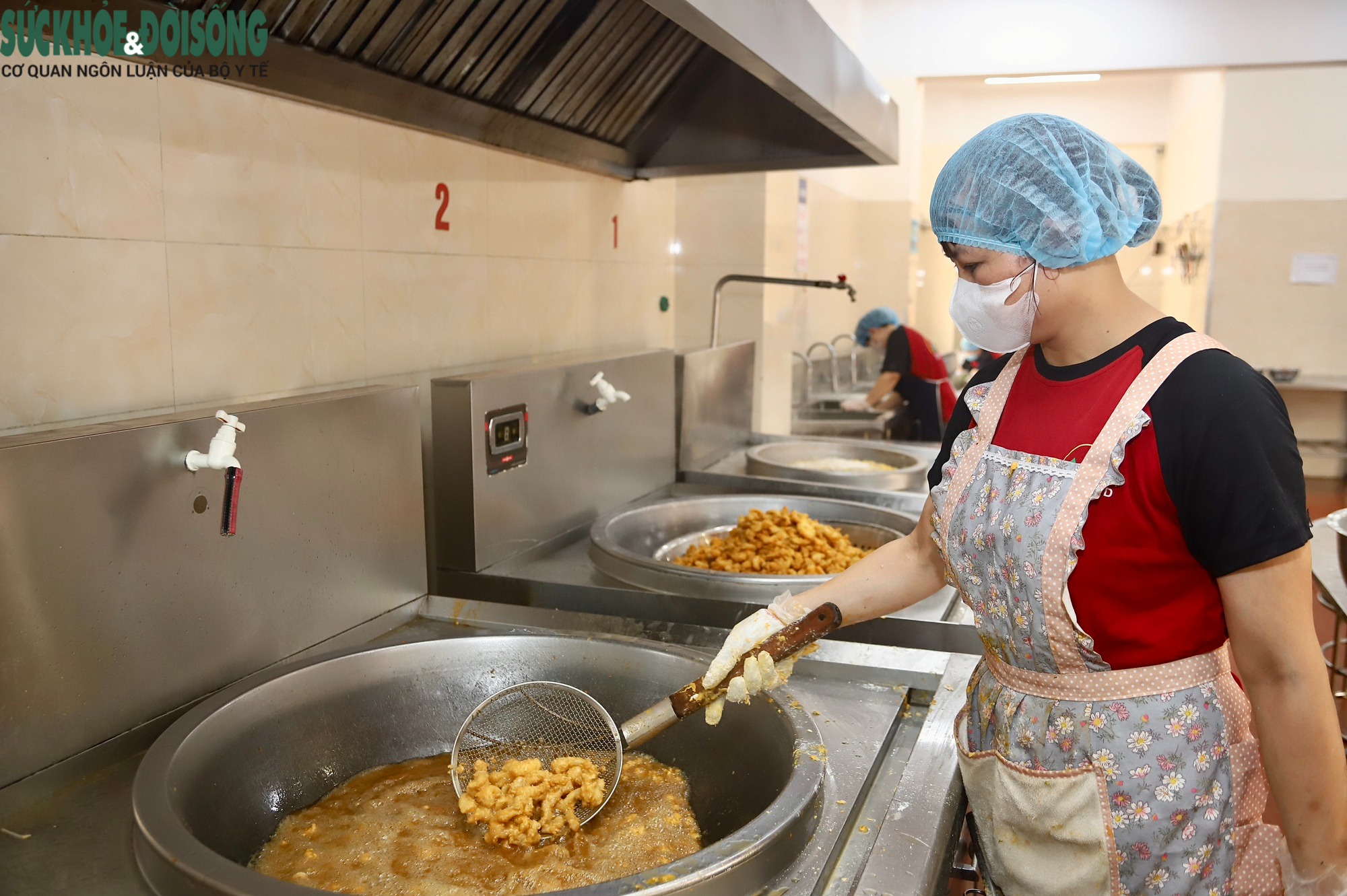 Ba Đình kiểm tra an toàn thực phẩm tại các bếp ăn trường học- Ảnh 2.