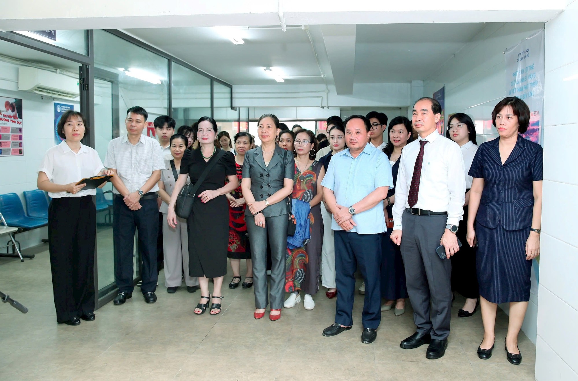 Phường Bạch Mai phấn đấu 100% người dân có hồ sơ sức khỏe điện tử trên hệ thống số- Ảnh 5.