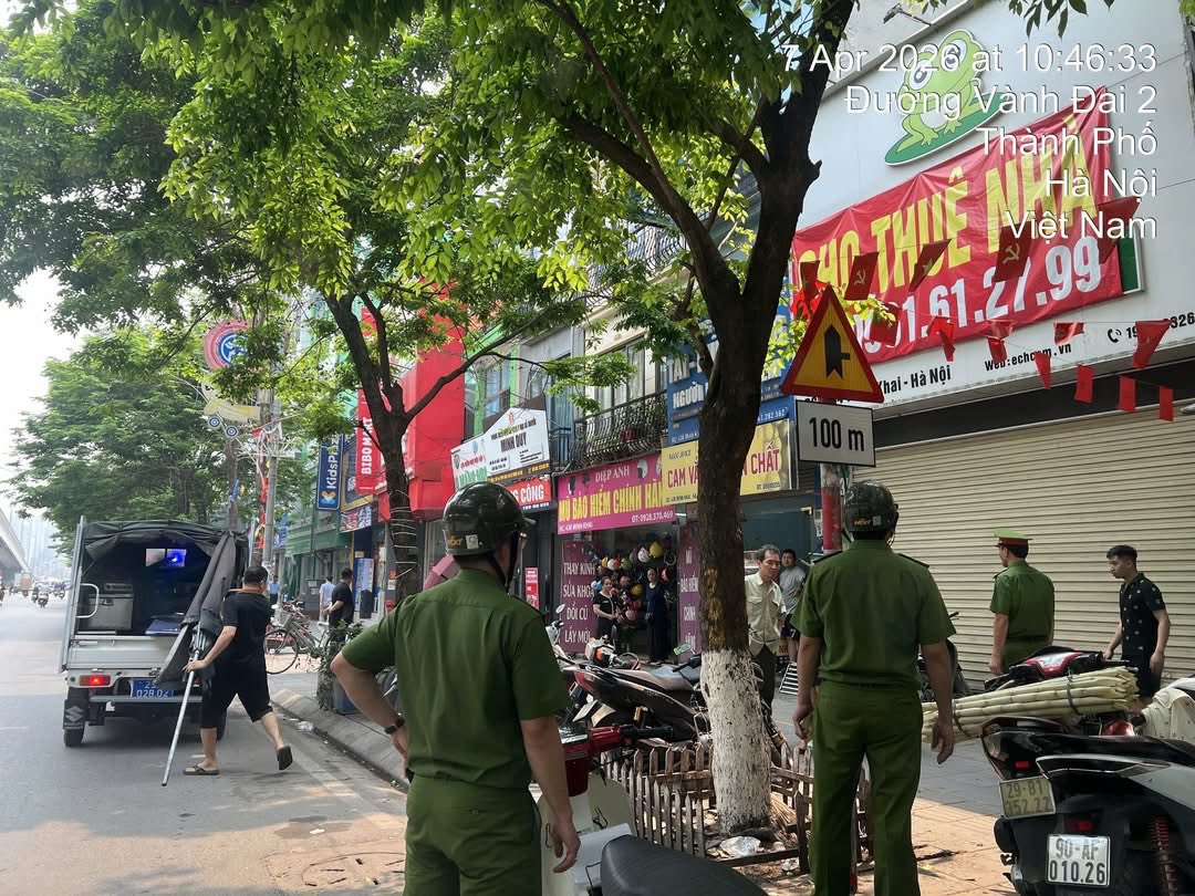 CÔNG AN PHƯỜNG VĨNH TUY PHỐI HỢP VỚI PHÒNG CSQLHC VỀ TTXH ĐẢM BẢO TRẬT TỰ ĐÔ THỊ TRÊN ĐỊA BÀN- Ảnh 4.