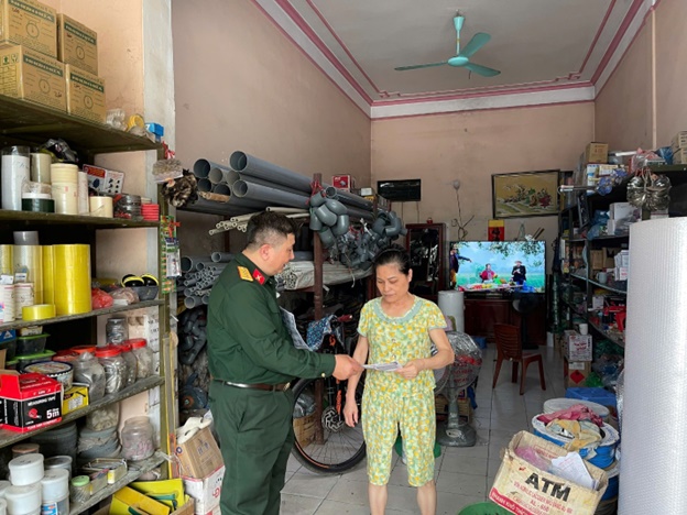 Hoài Đức ra quân xóa “điểm nghẽn” trật tự đô thị trên tuyến ĐT422 và ĐH06- Ảnh 3.