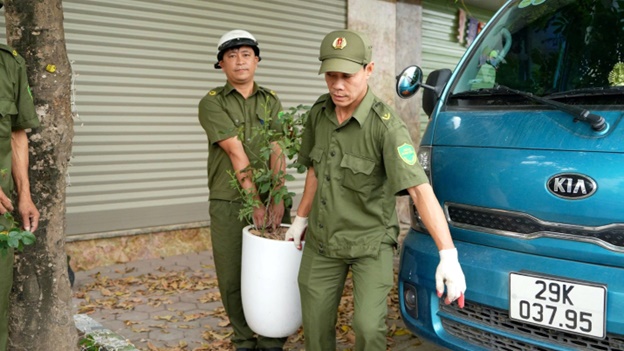 Hoài Đức ra quân xóa “điểm nghẽn” trật tự đô thị trên tuyến ĐT422 và ĐH06- Ảnh 6.