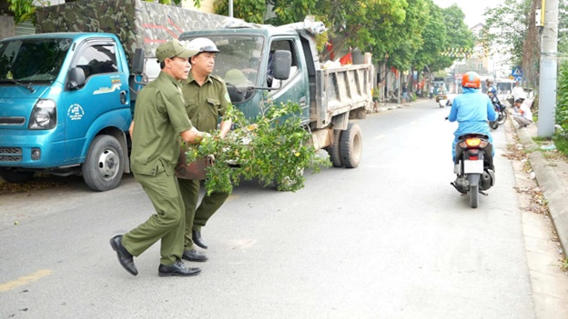 Hoài Đức ra quân xóa “điểm nghẽn” trật tự đô thị trên tuyến ĐT422 và ĐH06- Ảnh 8.