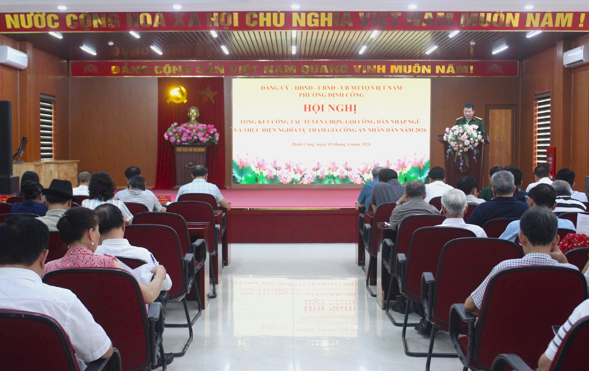 Phường Định Công hoàn thành 100% chỉ tiêu tuyển quân, bảo đảm chất lượng
- Ảnh 1.