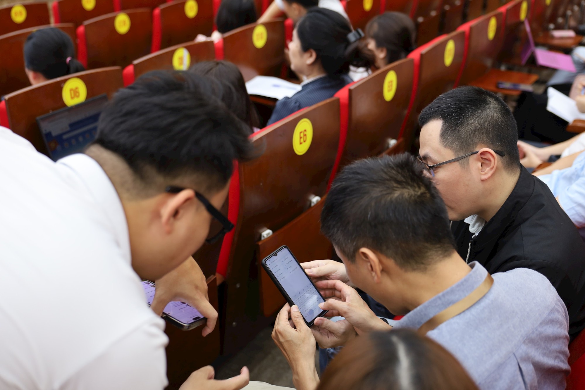 Phường Đống Đa chuyển mạnh sang môi trường số- Ảnh 4.