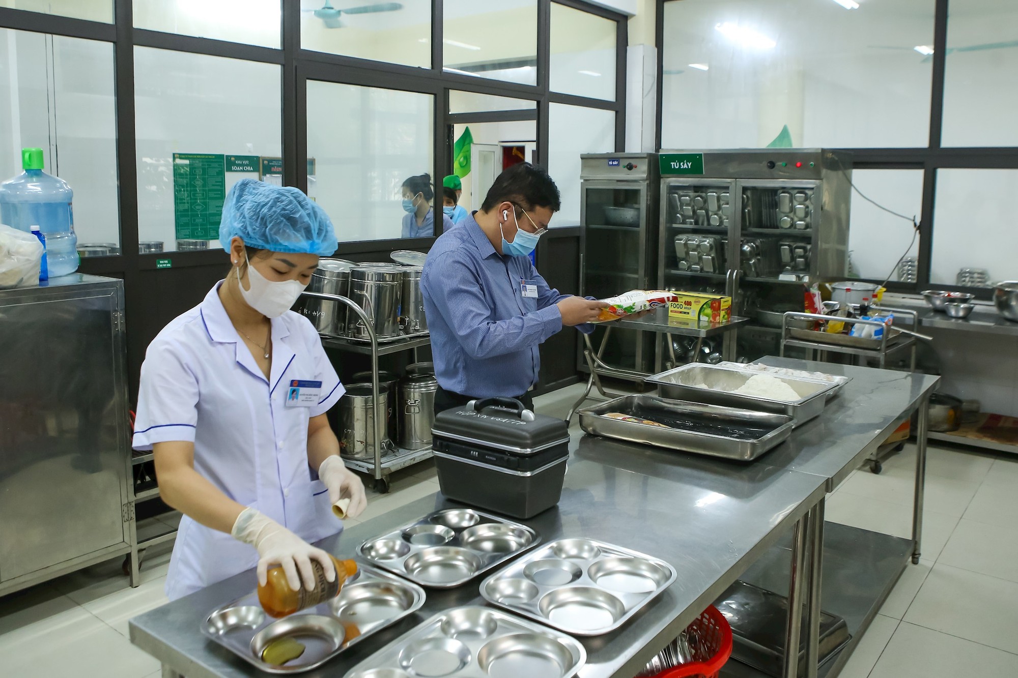 “Giám sát toàn trình” bữa ăn học đường tại phường Ngọc Hà- Ảnh 3.