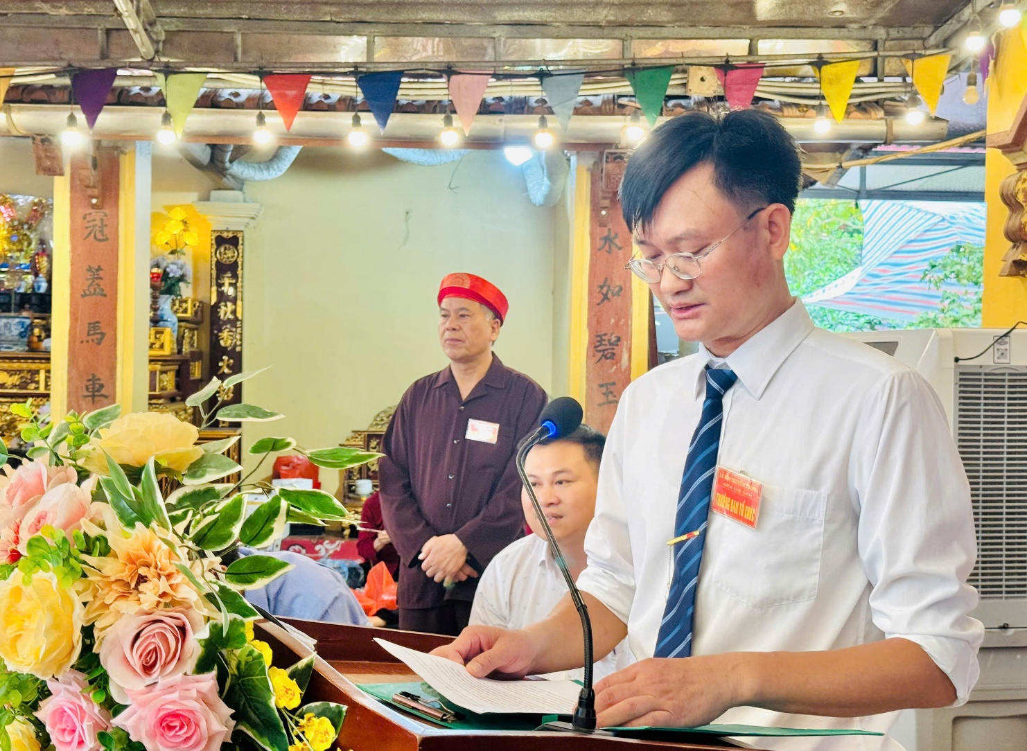 Các đồng chí lãnh đạo Đảng uỷ, HĐND, UBND, UB MTTQ xã dự và dâng hương tại lễ hội Đền Giẻ Sen- Ảnh 2.