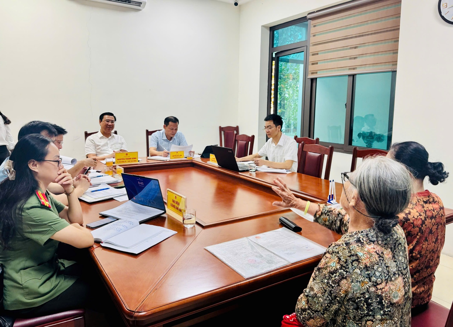 Đồng chí Nguyễn Thanh Bình - Bí thư Đảng uỷ, Chủ tịch HĐND xã tiếp công dân định kỳ tháng 4/2026- Ảnh 1.