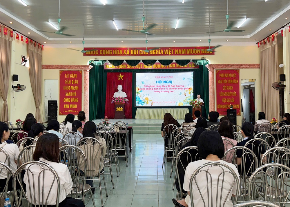 Trạm Y tế xã Xuân Mai đã tổ chức buổi tập huấn kiến thức an toàn thực phẩm (ATTP) cho nhân viên phụ trách y tế học đường và bếp ăn của các trường học công lập trên địa bàn- Ảnh 1.