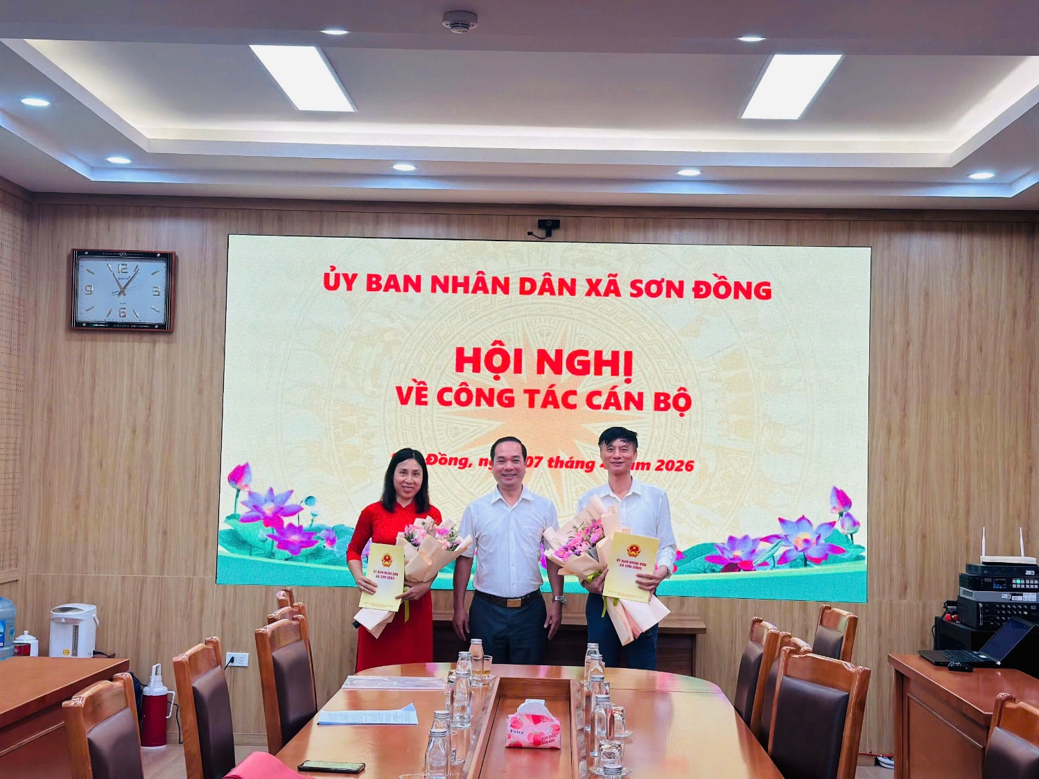 UBND xã Sơn Đồng: Bổ nhiệm lại Phó Hiệu trưởng trường Mầm non Tiền Yên B và trường Tiểu học Sơn Đồng- Ảnh 2.