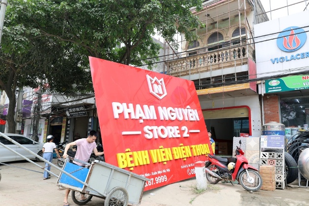 Gia đình anh Phạm Quang Nguyên tự nguyện bàn giao mặt bằng quốc lộ 6- Ảnh 2.