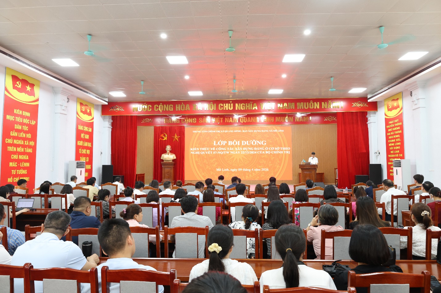 Xã Mê Linh tổ chức lớp bồi dưỡng kiến thức về công tác xây dựng Đảng ở cơ sở theo Nghị quyết 57-NQ/TW- Ảnh 1.