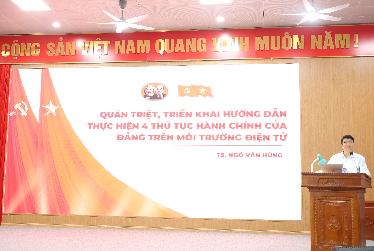 Xã Mê Linh tổ chức lớp bồi dưỡng kiến thức về công tác xây dựng Đảng ở cơ sở theo Nghị quyết 57-NQ/TW- Ảnh 2.