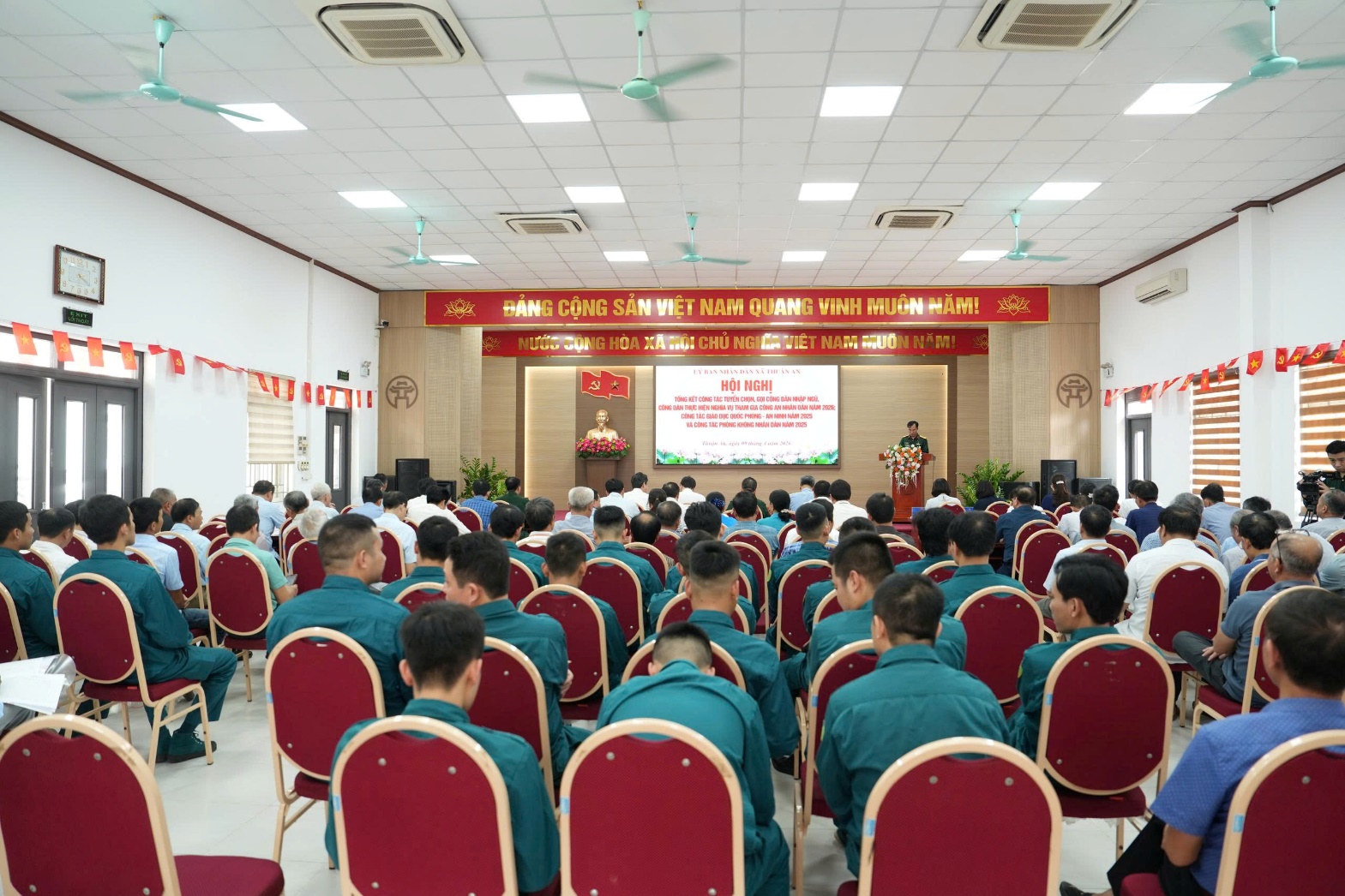 A group of people in a room  AI-generated content may be incorrect.