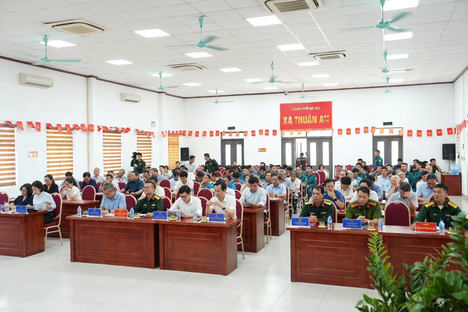 A group of people in a room  AI-generated content may be incorrect.