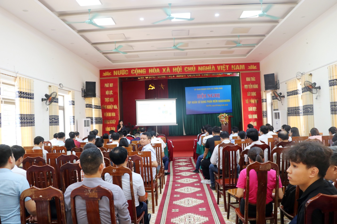 Xã Trần Phú tập huấn sử dụng “HanoiWork” cho cán bộ, công chức, viên chức- Ảnh 2.