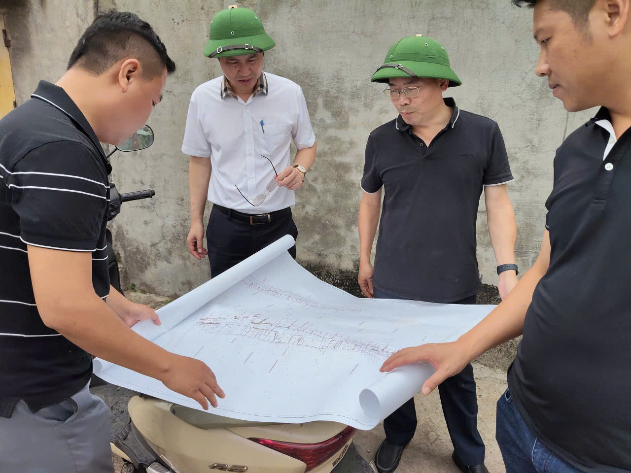 Ảnh có chứa trang phục, người, đàn ông, đám tang  Nội dung do AI tạo ra có thể không chính xác.