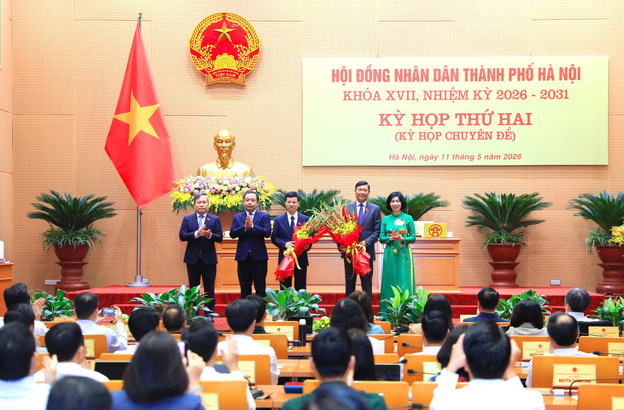 Đồng chí Đỗ Anh Tuấn được bầu giữ chức Phó Chủ tịch UBND thành phố Hà Nội- Ảnh 2.