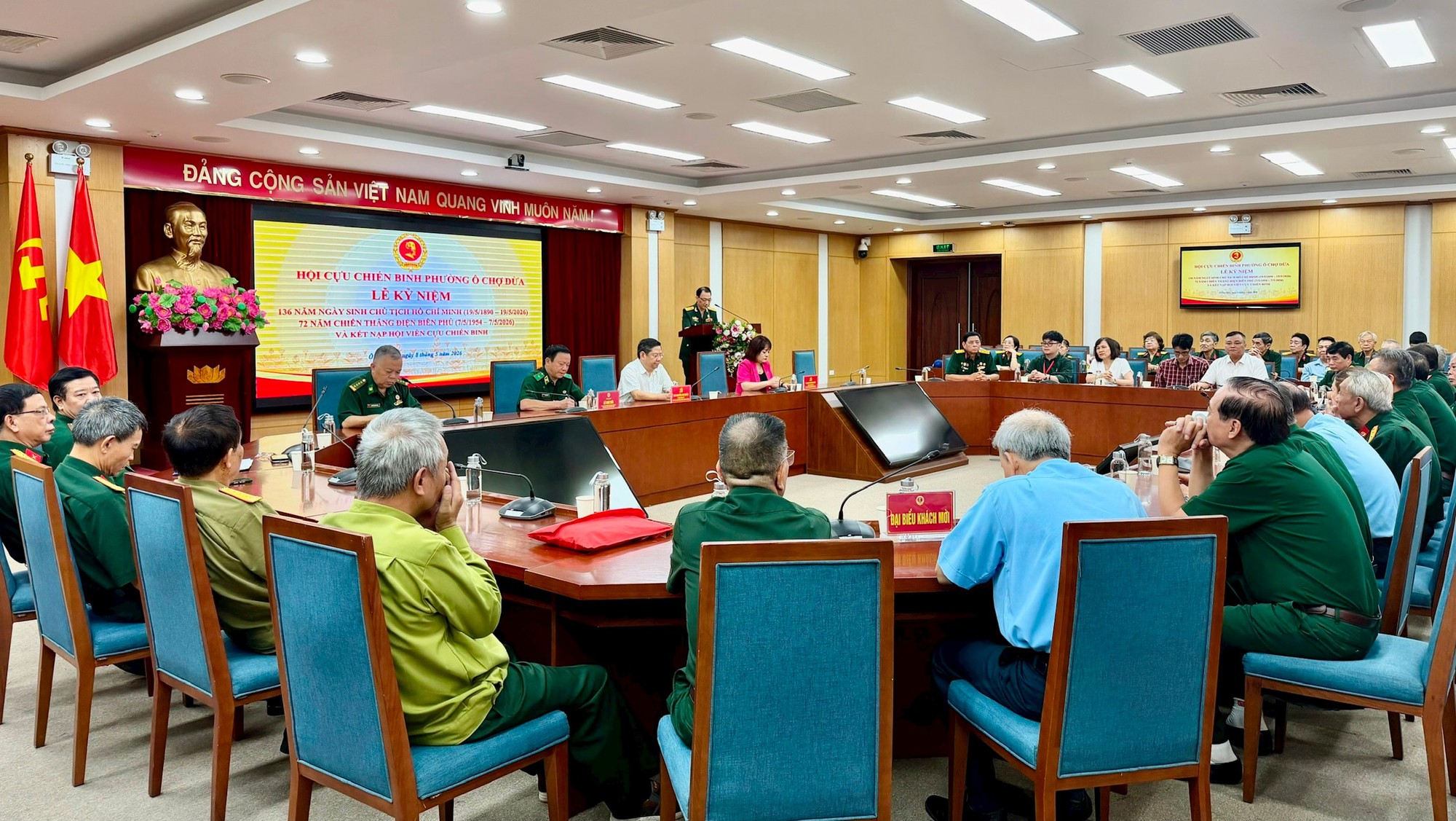 Hội Cựu chiến binh phường Ô Chợ Dừa kỷ niệm Ngày sinh Chủ tịch Hồ Chí Minh và Chiến thắng Điện Biên Phủ- Ảnh 1.
