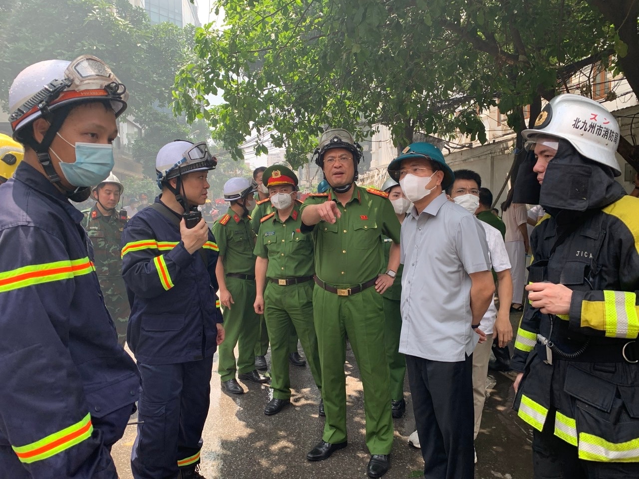 Lãnh đạo phường Từ Liêm thăm hỏi gia đình nạn nhân vụ cháy tại nhà hàng Volume- Ảnh 3.