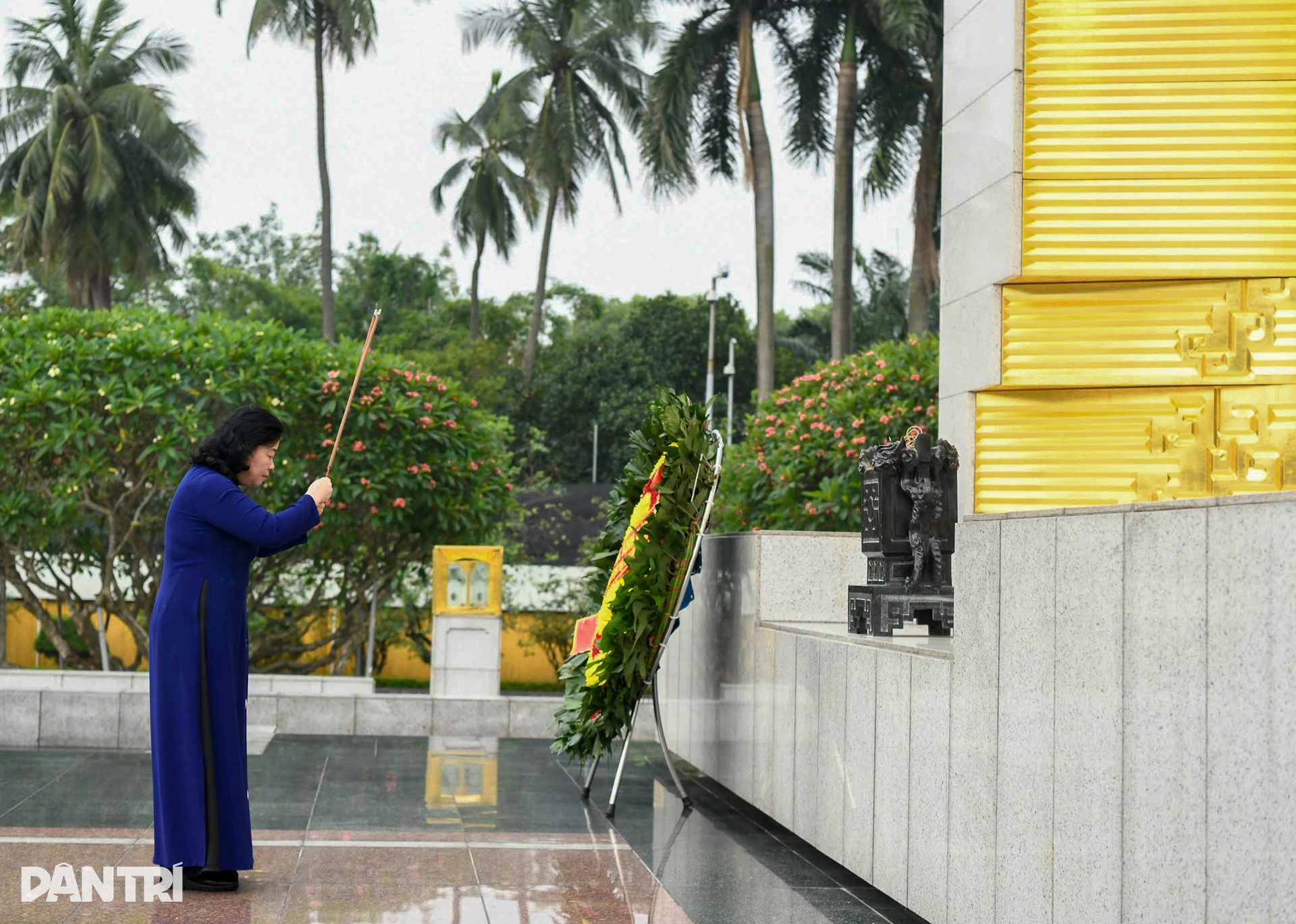 Đại biểu dự Đại hội MTTQ Việt Nam vào Lăng viếng Chủ tịch Hồ Chí Minh- Ảnh 9.