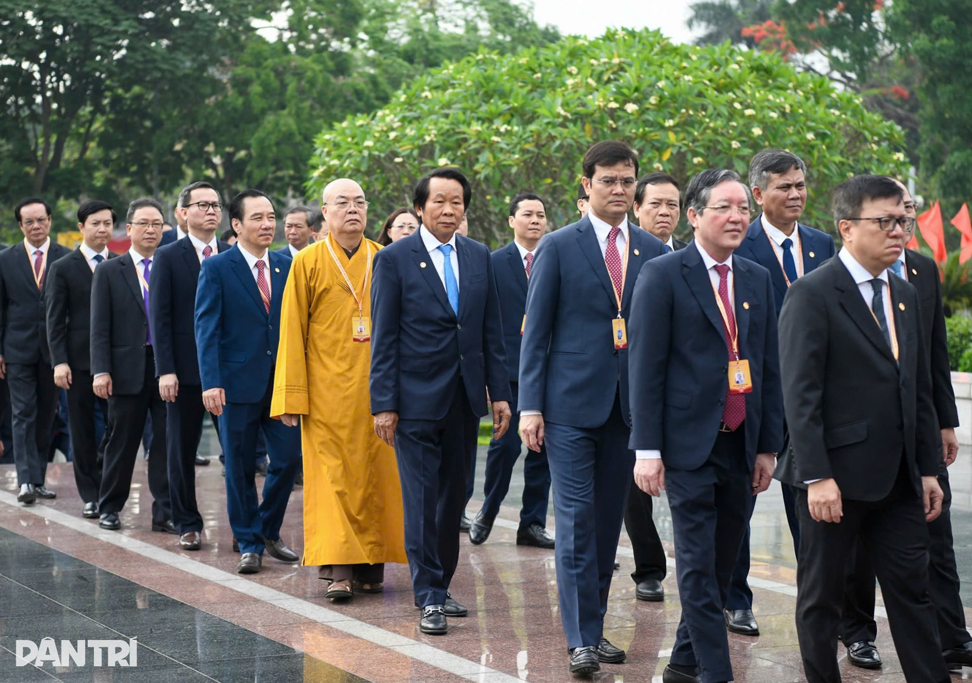 Đại biểu dự Đại hội MTTQ Việt Nam vào Lăng viếng Chủ tịch Hồ Chí Minh- Ảnh 10.
