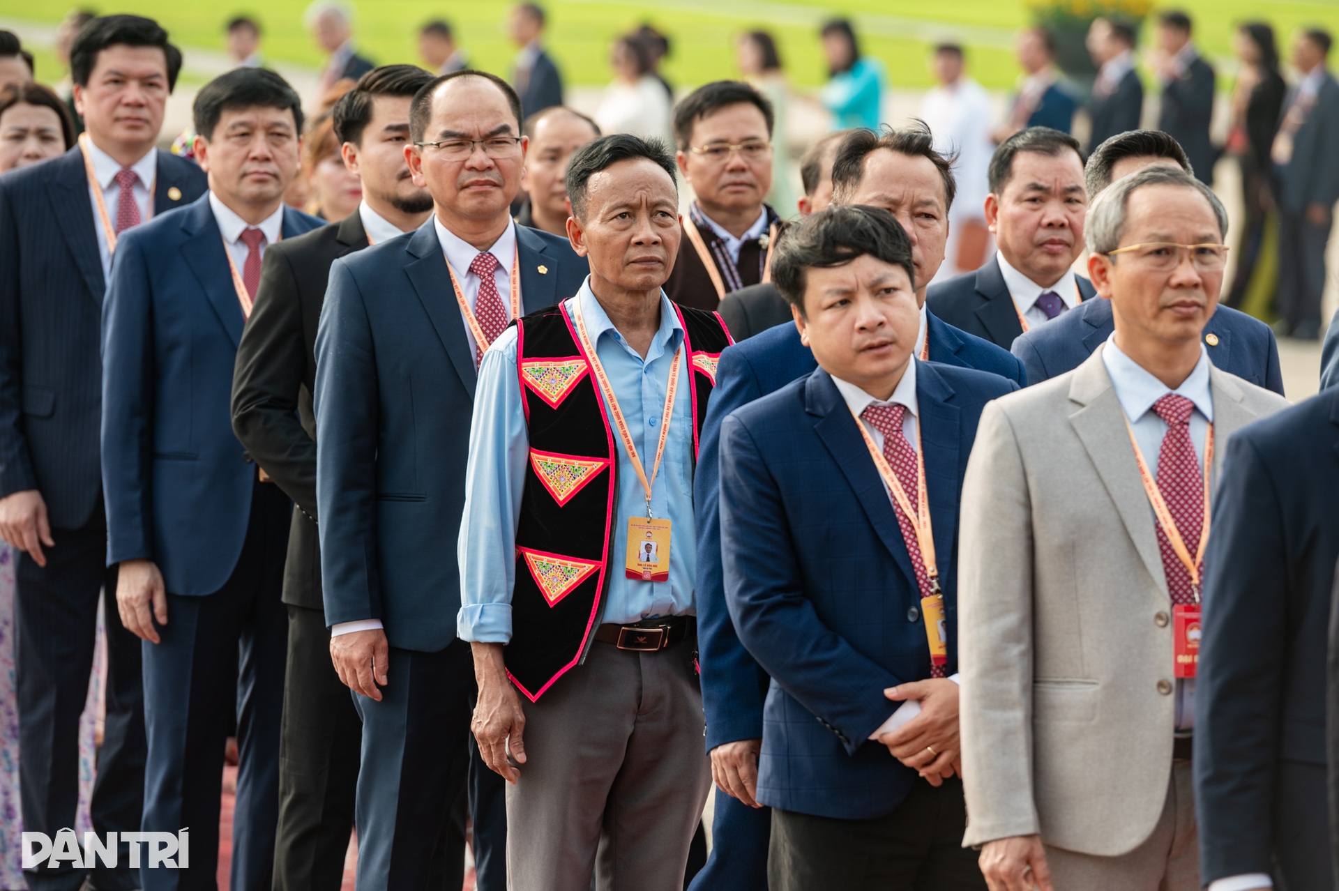 Đại biểu dự Đại hội MTTQ Việt Nam vào Lăng viếng Chủ tịch Hồ Chí Minh- Ảnh 5.