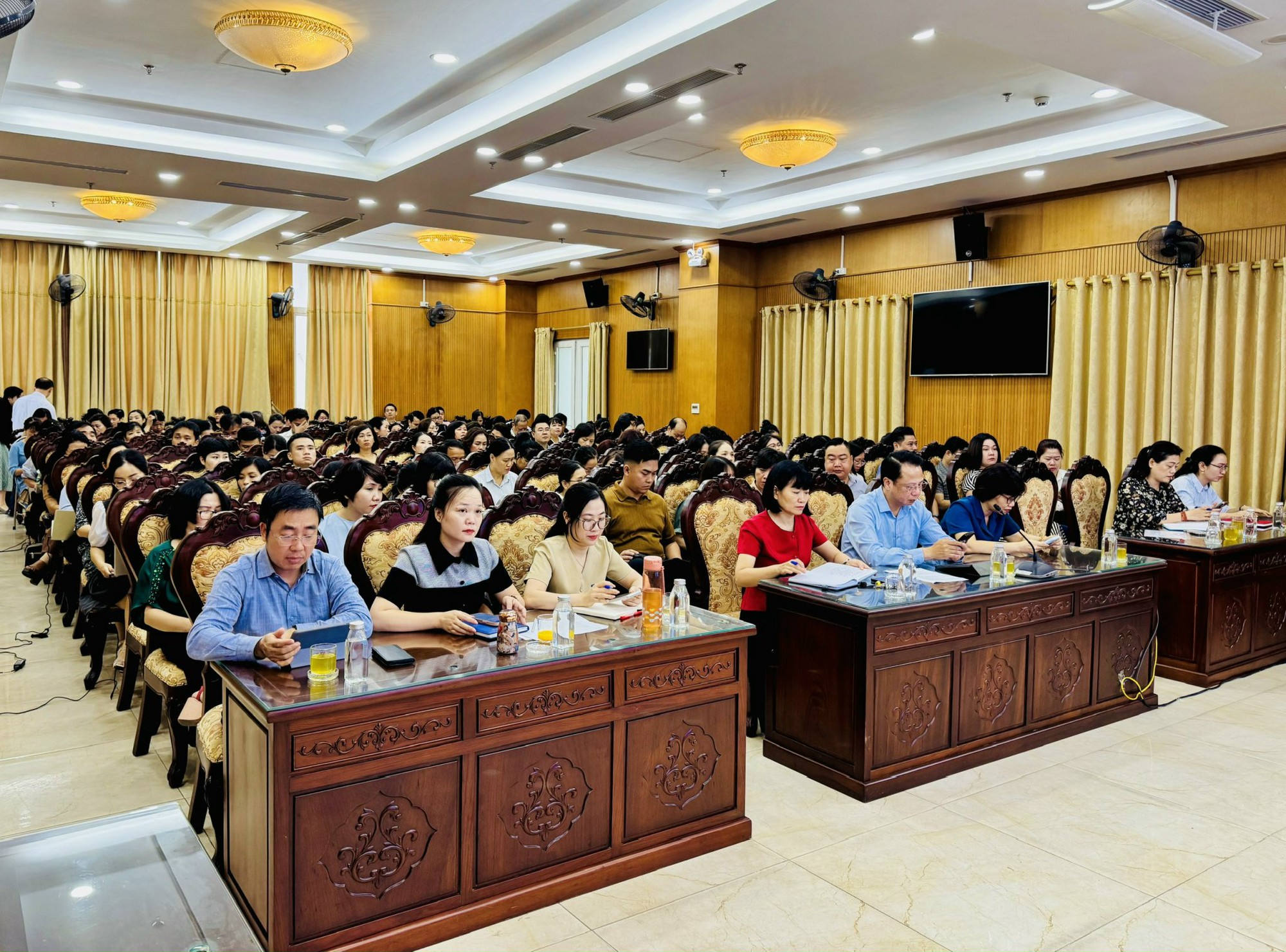 Phường Hai Bà Trưng: Quyết tâm triển khai không gian làm việc số - HanoiWork nhằm xây dựng chính quyền số và nâng cao hiệu quả quản lý nhà nước.- Ảnh 2.