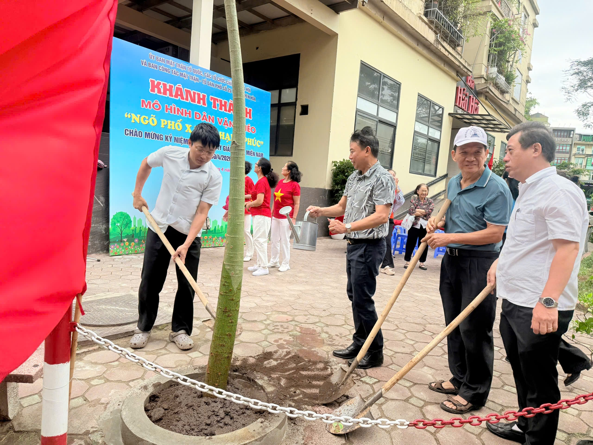 Ủy ban Mặt trận tổ quốc Việt Nam phường Yên Hòa, khánh thành mô hình dân vận khéo “Ngõ phố xanh - Hạnh phúc”- Ảnh 5.