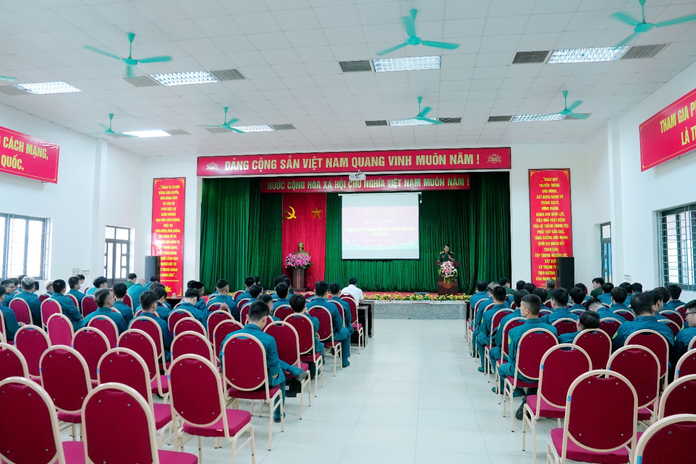 Xã Gia Lâm khai mạc huấn luyện Trung đội Dân quân cơ động năm 2026- Ảnh 1.