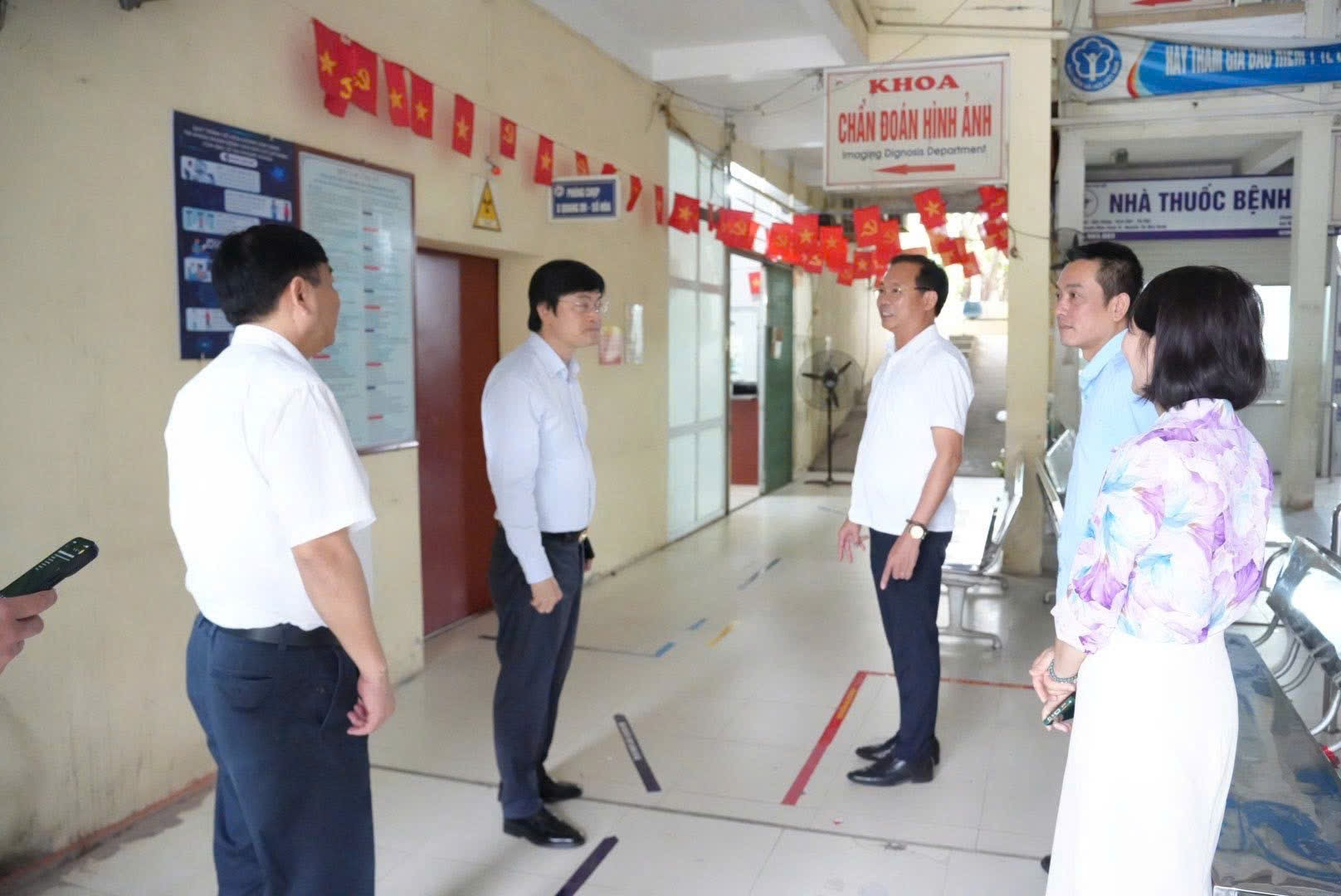 Lãnh đạo Sở Y tế Hà Nội thăm và làm việc tại Bệnh viện Đa khoa Hoài Đức: Hiện thực hóa mục tiêu xây dựng trung tâm y tế hiện đại phía Tây Thủ đô- Ảnh 2.