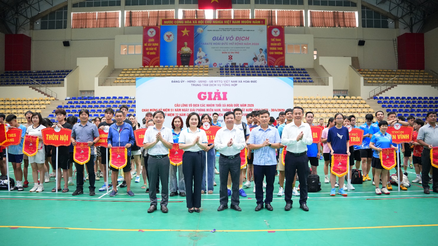 Nhiều trận cầu hấp dẫn tại giải cầu lông vô địch các nhóm lứa tuổi xã Hoài Đức năm 2026- Ảnh 3.
