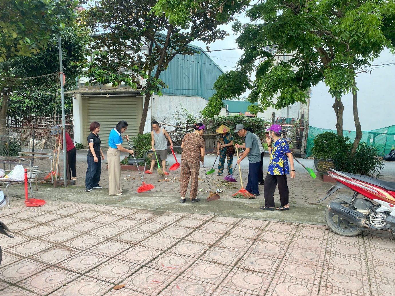 Phát huy vai trò phụ nữ trong xây dựng khu dân cư sáng - xanh - sạch - đẹp- Ảnh 3.