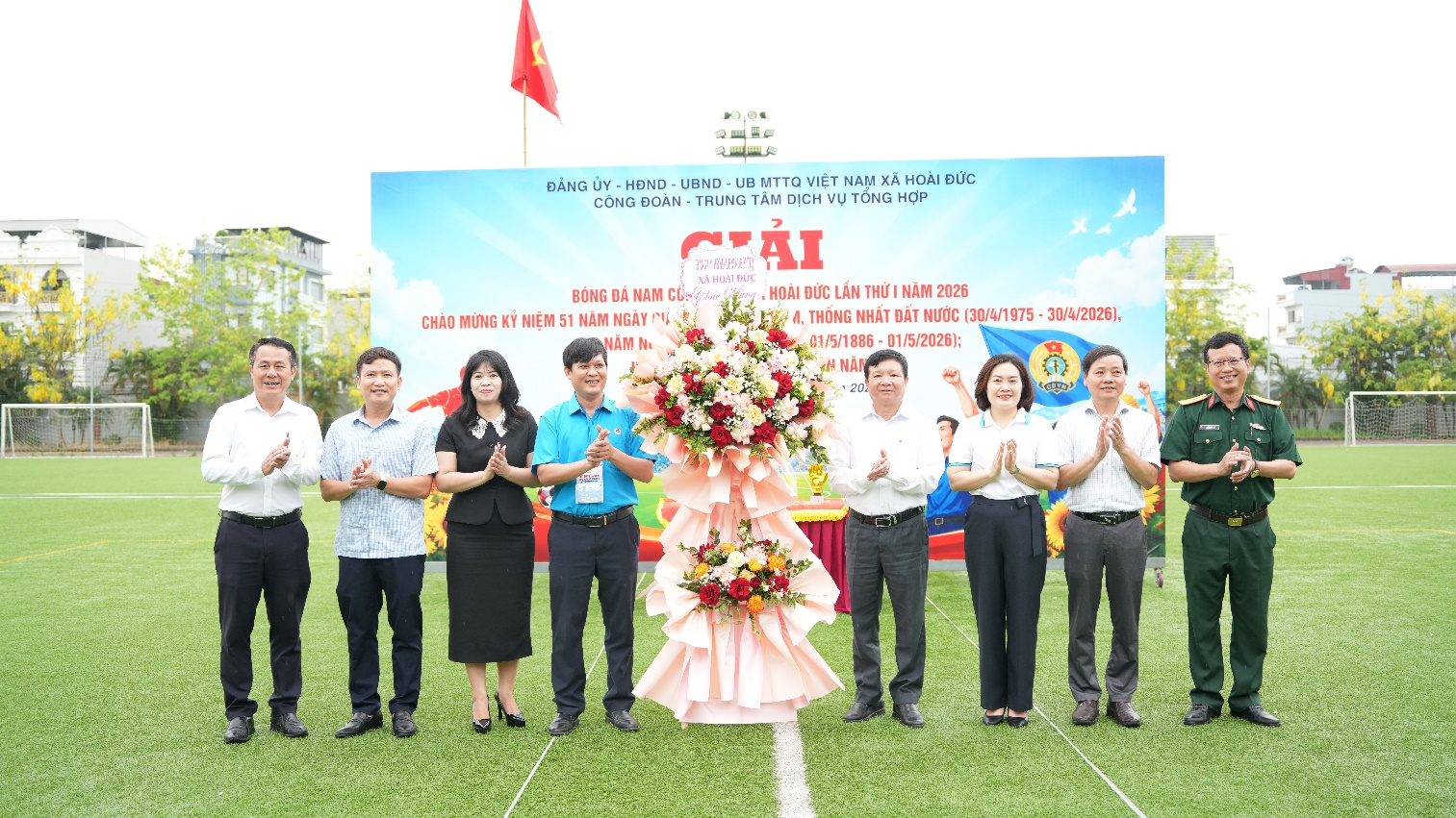 Sôi nổi Giải bóng đá nam Công đoàn xã Hoài Đức lần thứ I năm 2026- Ảnh 1.