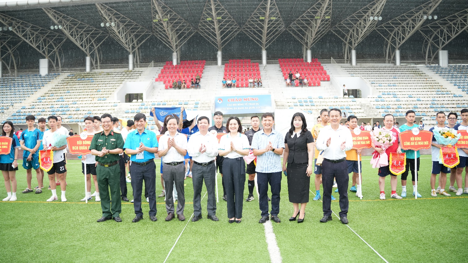 Sôi nổi Giải bóng đá nam Công đoàn xã Hoài Đức lần thứ I năm 2026- Ảnh 7.