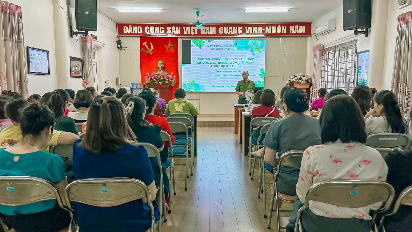 TRƯỜNG MẦM NON THỊNH LIỆT TRIỂN KHAI THỰC HIỆN QUY CHẾ PHỐI HỢP VỚI CÔNG AN PHƯỜNG HOÀNG MAI BẢO ĐAM AN NINH TRẬT TỰ- Ảnh 1.