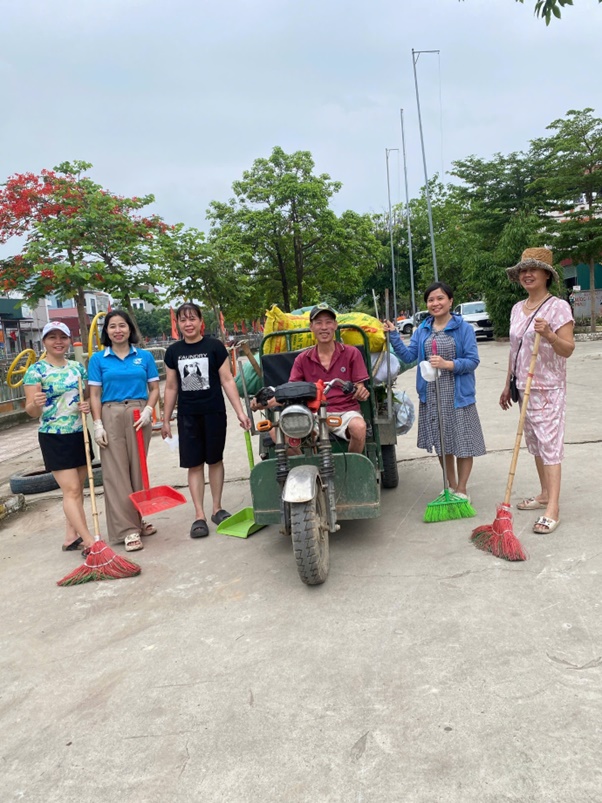Phát huy vai trò phụ nữ trong xây dựng khu dân cư sáng - xanh - sạch - đẹp- Ảnh 2.