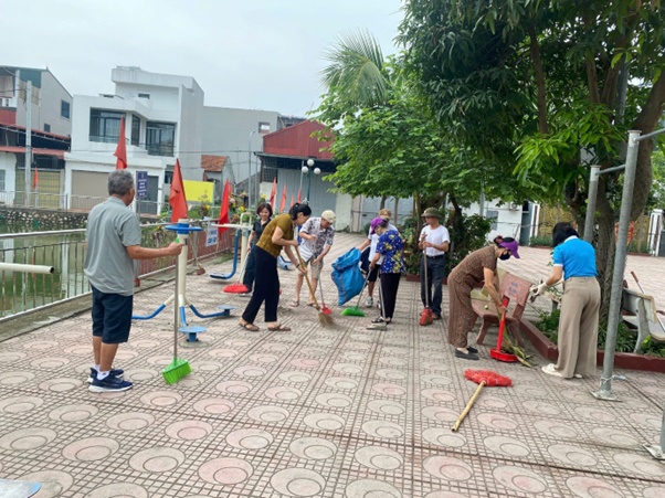 Phát huy vai trò phụ nữ trong xây dựng khu dân cư sáng - xanh - sạch - đẹp- Ảnh 4.