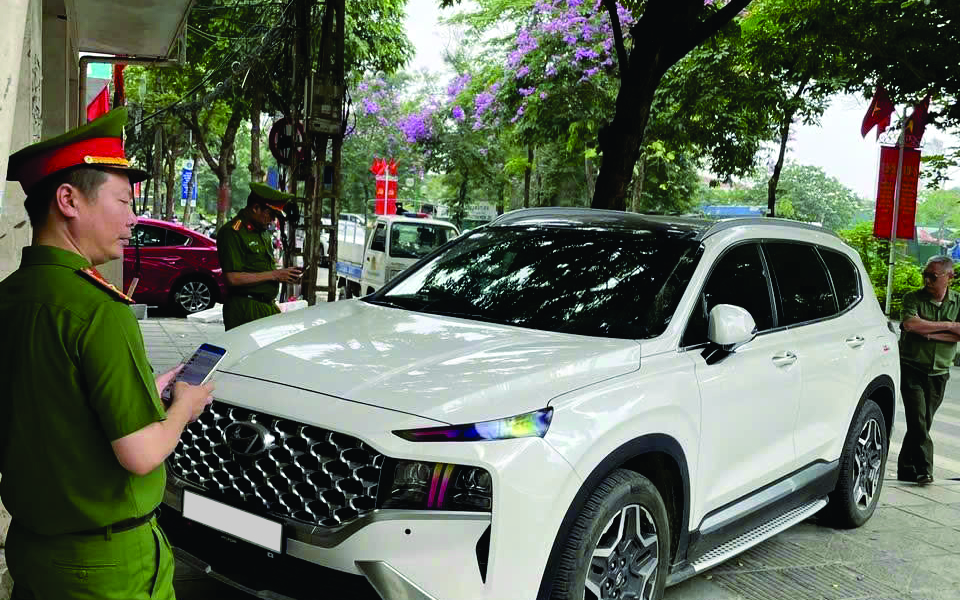 QUYẾT LIỆT XỬ LÝ VI PHẠM TRẬT TỰ ĐÔ THỊ VÀ VỆ SINH MÔI TRƯỜNG DỌC TUYẾN KIM GIANG
