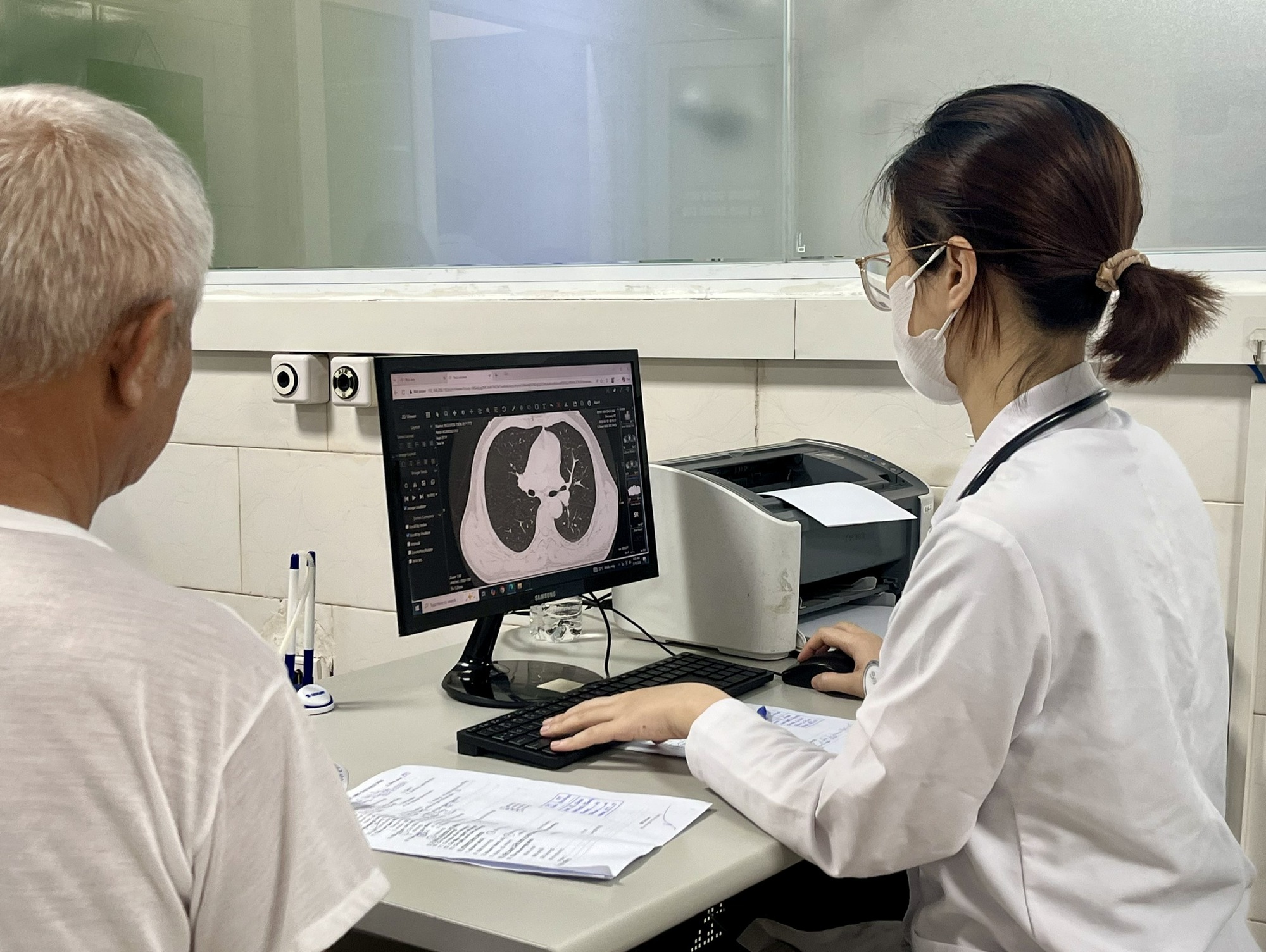 5 trường hợp cần tầm soát ung thư phổi- Ảnh 1. 5 trường hợp cần tầm soát ung thư phổi- Ảnh 1.