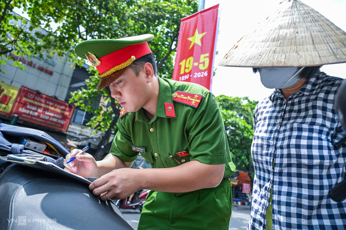 Các mức phạt phổ biến với hành vi lấn chiếm vỉa hè- Ảnh 1.