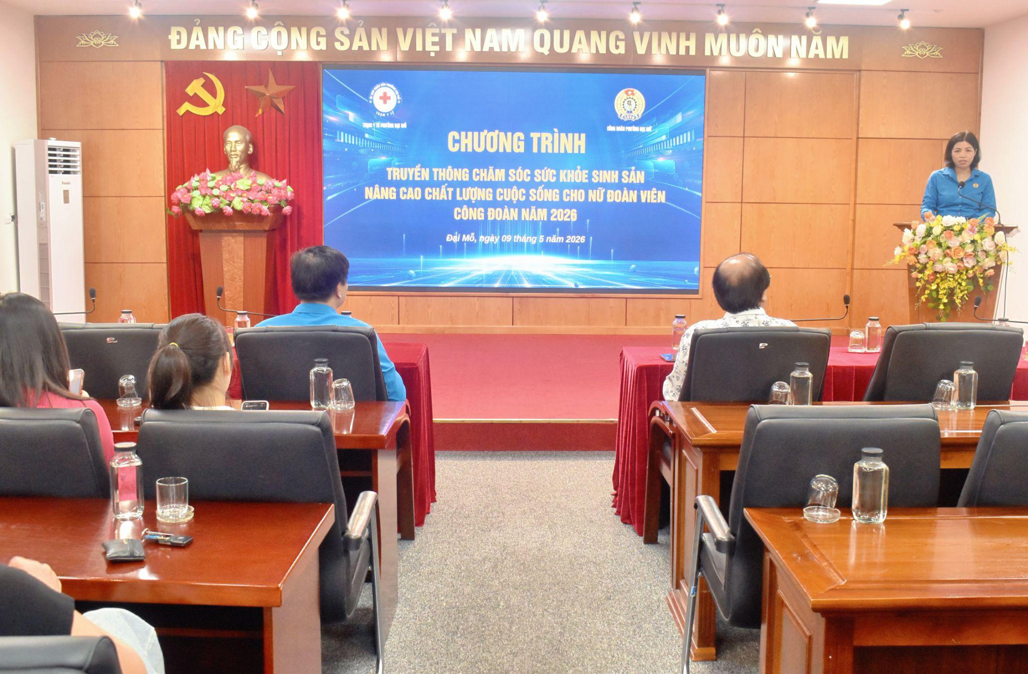 Công đoàn phường Đại Mỗ tổ chức chương trình truyền thông chăm sóc sức khỏe sinh sản, nâng cao chất lượng cuộc sống cho nữ đoàn viên- Ảnh 1.
