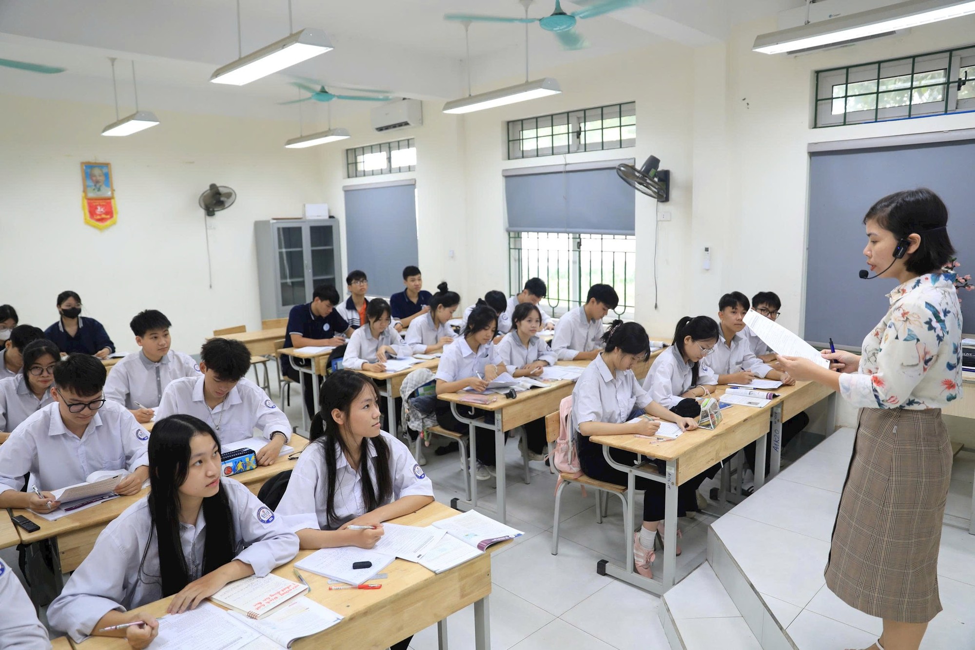 Học sinh khối 12 Trường THPT Tự Lập, xã Tiến Thắng Hà Nội trong giờ ôn tập. Ảnh Phạm Hùng