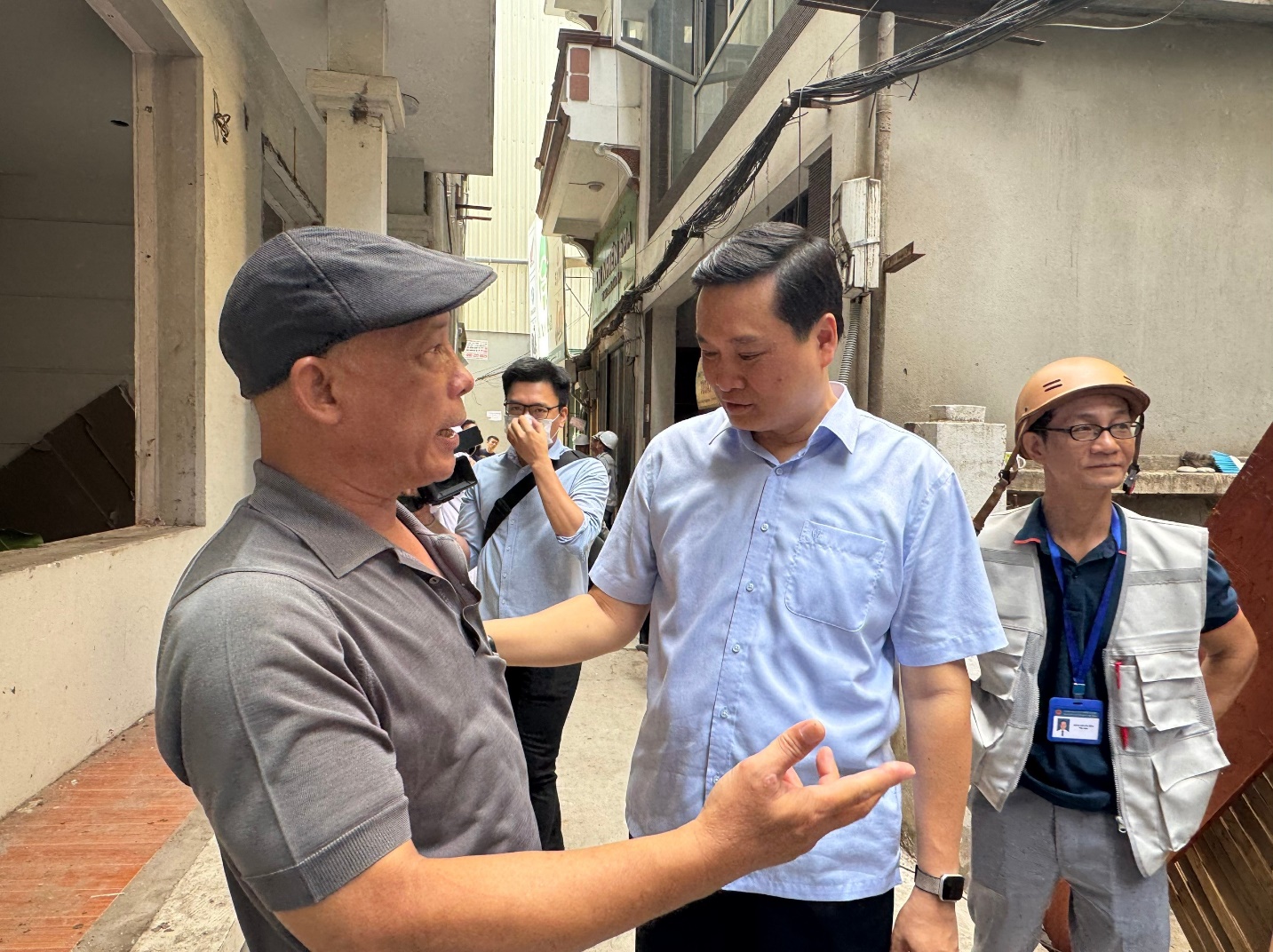 Phường Yên Hòa phối hợp thực địa, xác định mốc giới bàn giao mặt bằng đường Vành đai 2,5- Ảnh 4.