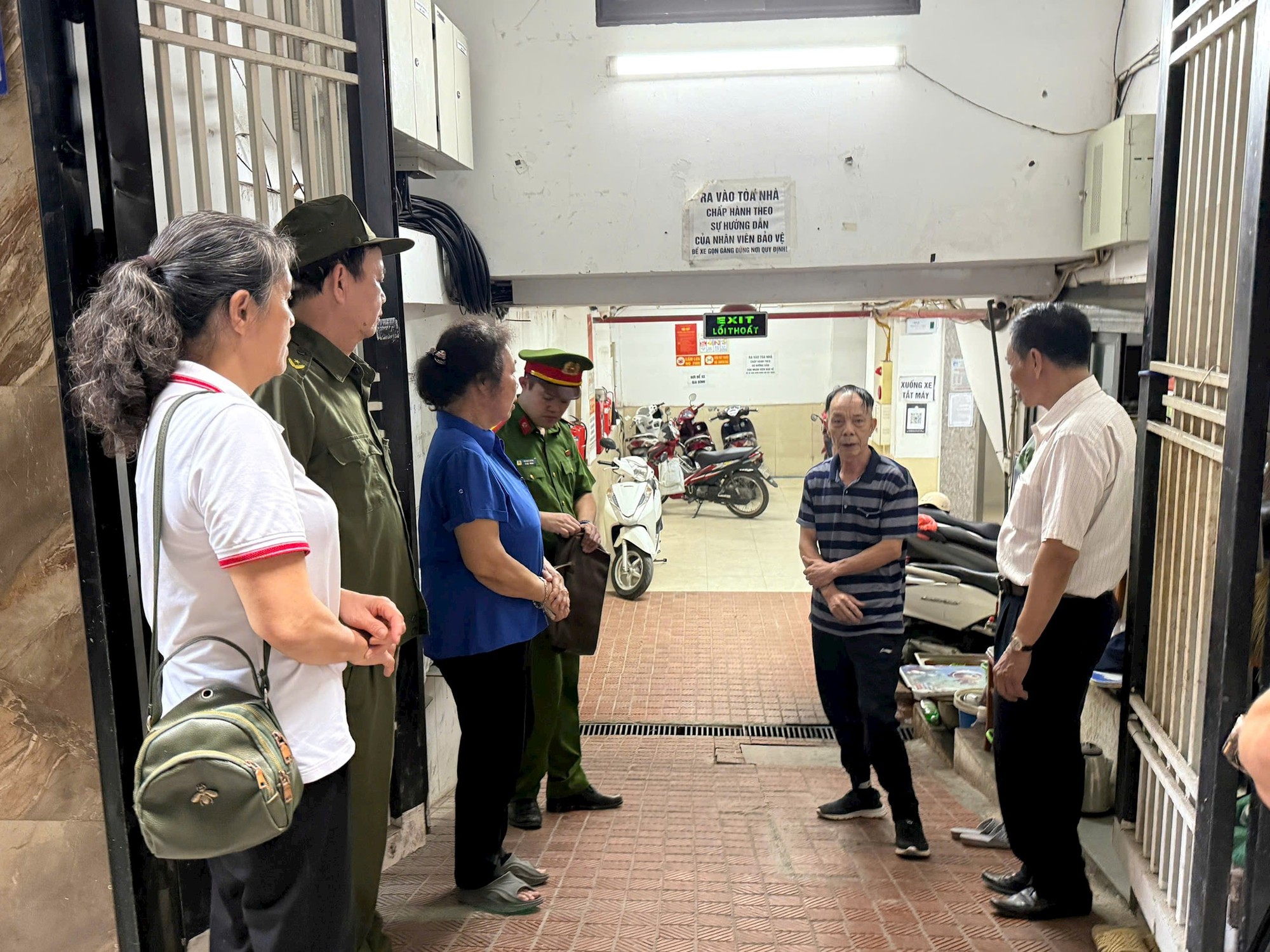 Ô Chợ Dừa dựng “lá chắn” an toàn từ mỗi khu dân cư- Ảnh 1.